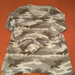 Women’s American eagle camo Henley sweater. Size small